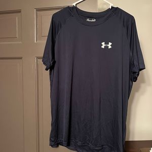 NWT men’s Large UnderArmor navy blue workout t-shirt